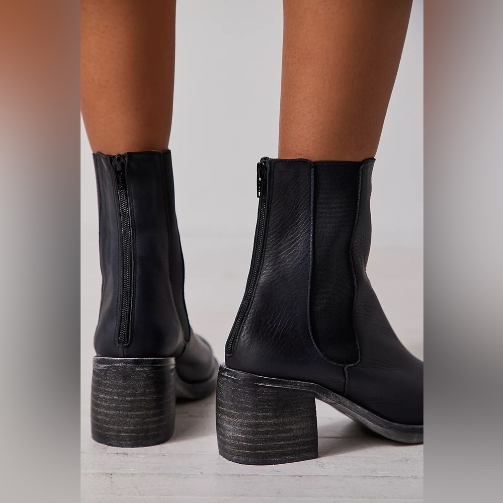 FREE PEOPLE Essential Chelsea Boot Black Size 8 NWOB NEW